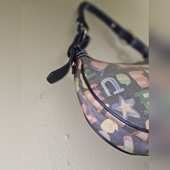 New Dooney & Bourke Graffiti Doodle Crayon Shoulder Handbag. Egg Pochete - Picture 6 of 13